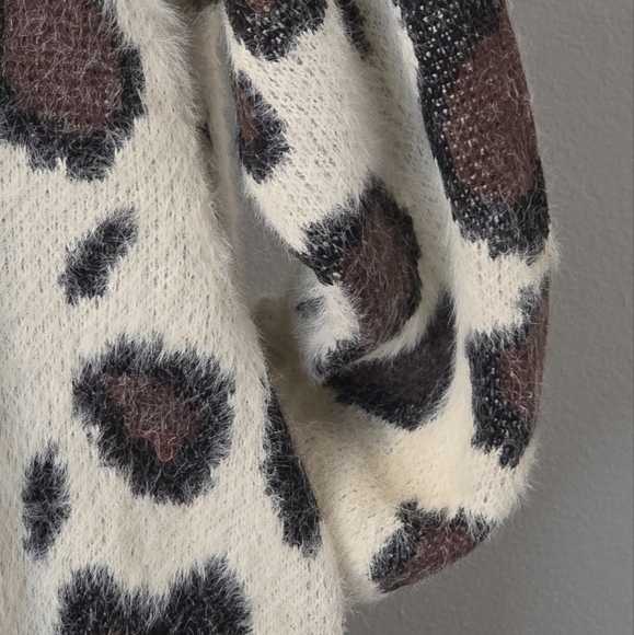 Umgee Leopard Knit Cardigan  Distressed Edges – Size Large – NWOT - Picture 4 of 9
